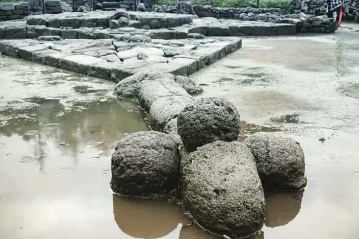 Kisah Pemasangan Bola-bola...