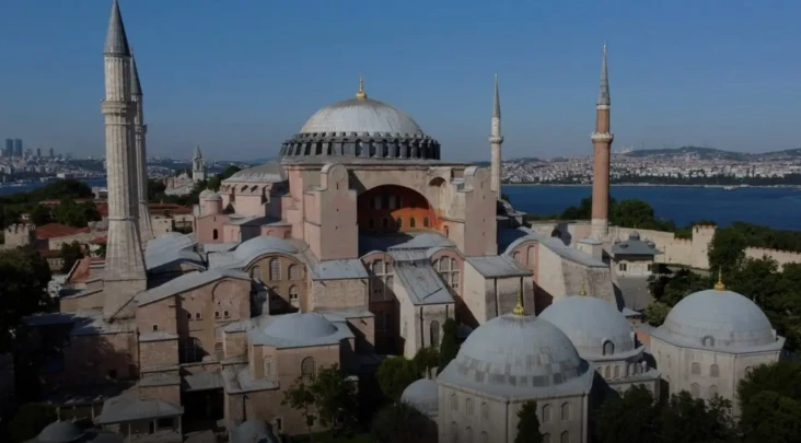 10 Keunikan Hagia Sophia,...