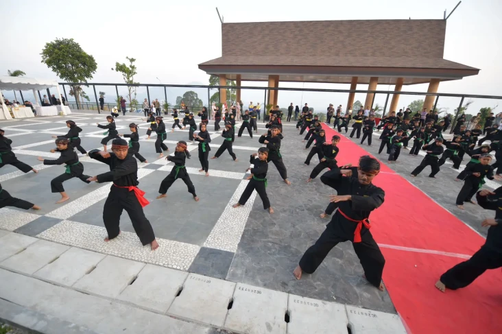 Kang Emil Resmikan Gedung...