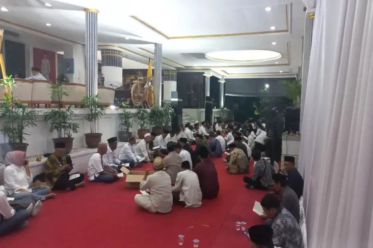 Jelang Purnatugas, Lantunan...