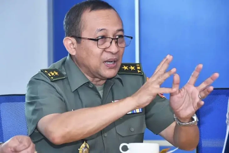 Profil Sisriadi, Eks...