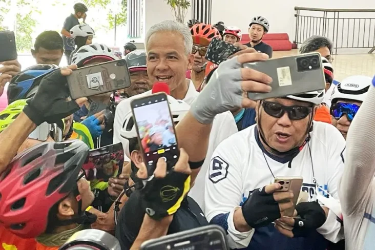 Pamitan kepada Ratusan...