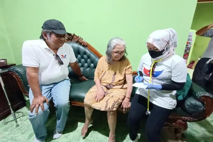 Berikan Layanan Kesehatan...