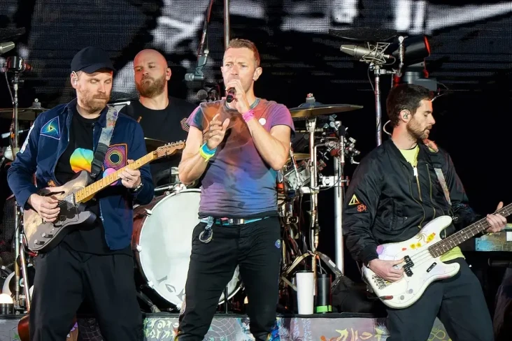 Coldplay Digugat Mantan...