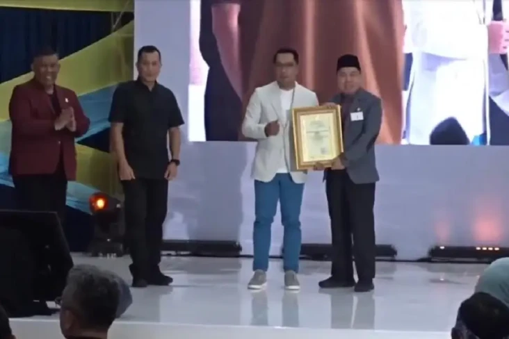 Gubernur Jawa Barat...