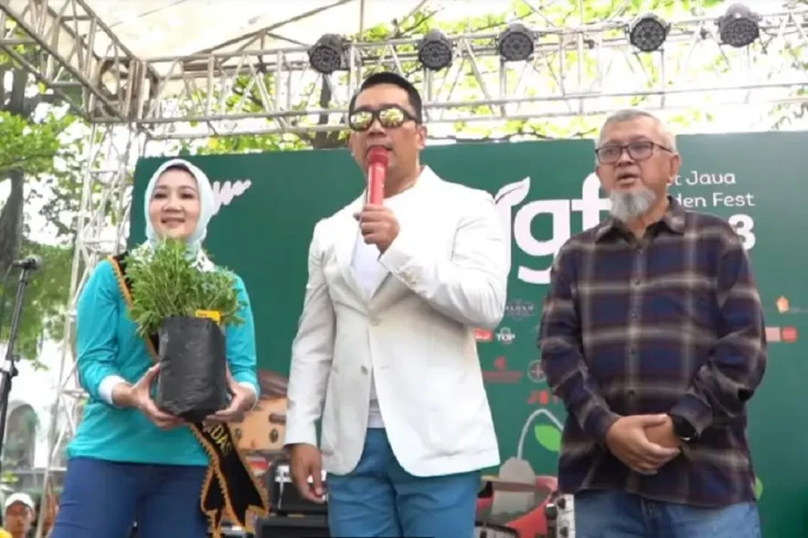 Kunjungi West Java Festival,...