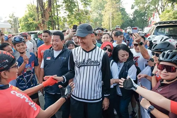 Ratusan Pesepeda Beri...