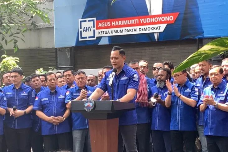Muncul ke Publik, AHY...