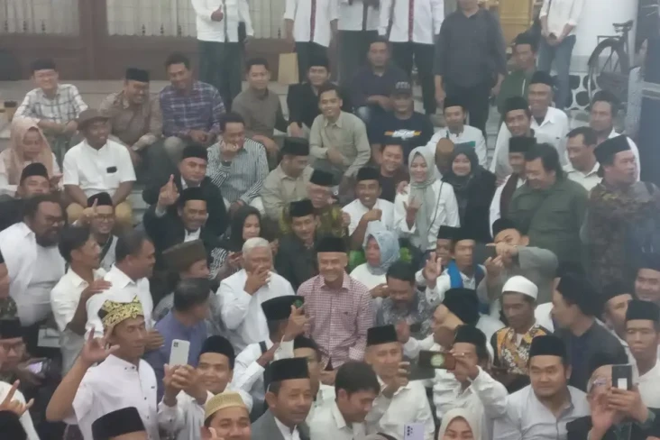 Disambangi Kiai dan...