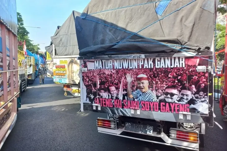 Ketika Ratusan Truk...