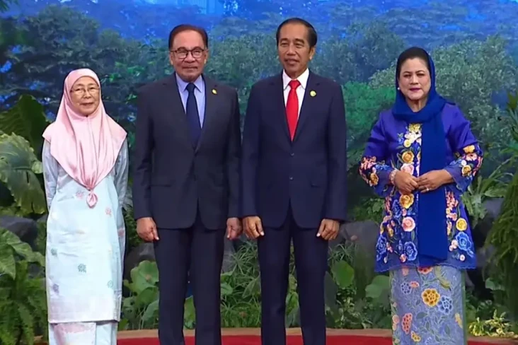 3 Potret Anggun Iriana...
