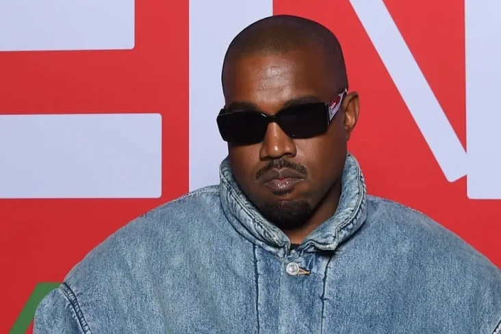 Kanye West Dilarang...