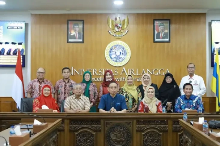 Unair Kukuhkan 12 Guru...
