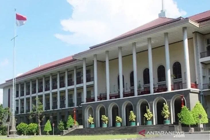 10 Universitas dengan...