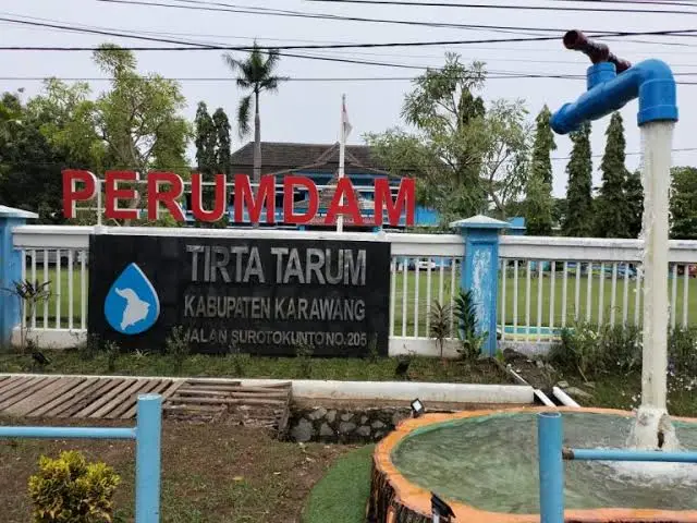 Bupati Cellica Diprotes...