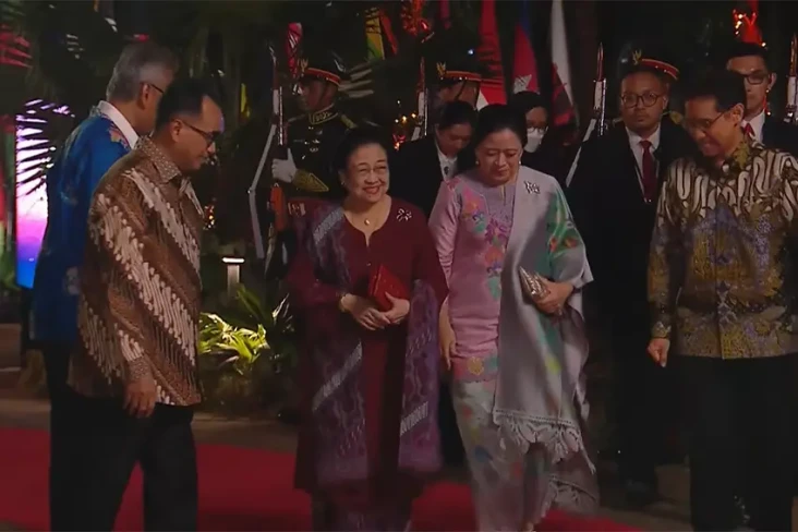Temani Megawati di Gala...