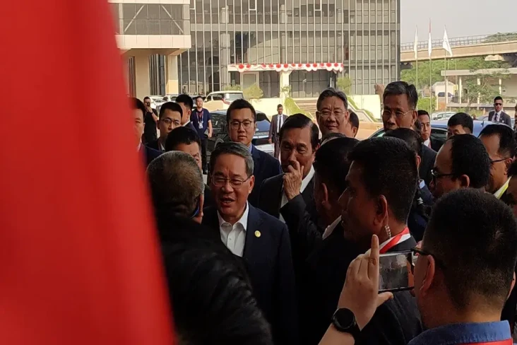 Akhirnya, Luhut dan...