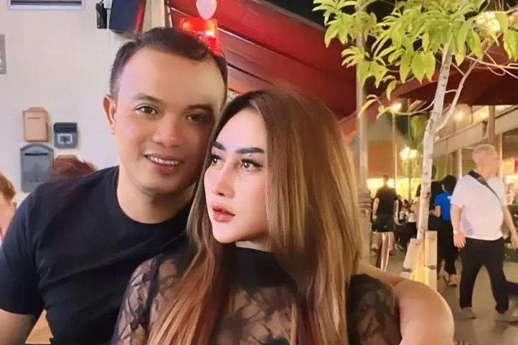 Profil Suami Seleb TikTok...