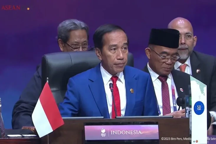 Jokowi: Bagi ASEAN,...