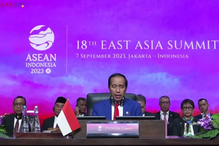 Di KTT Asia Timur, Jokowi:...