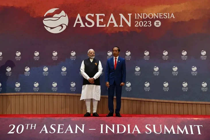 Jokowi Berangkat ke...