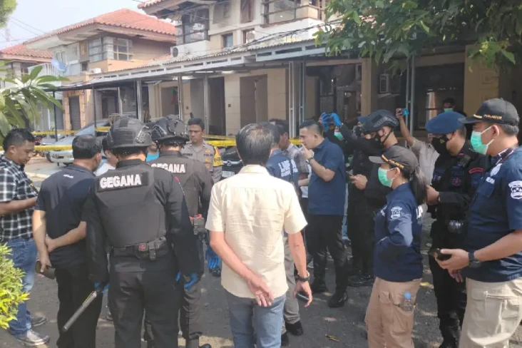 Ledakan Keras Rusak...