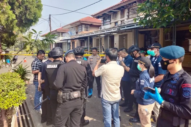 Ledakan Keras Rusak...