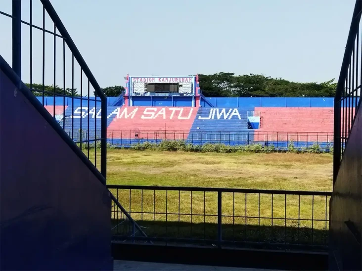 Renovasi Stadion Kanjuruhan...