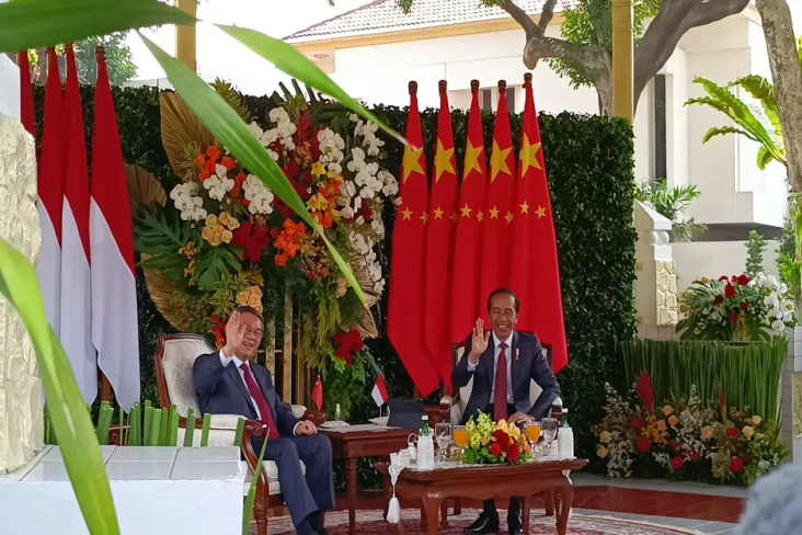 Presiden Jokowi Terima...