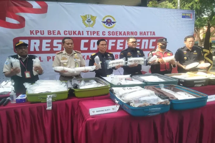 Bea Cukai Bandara Soetta...