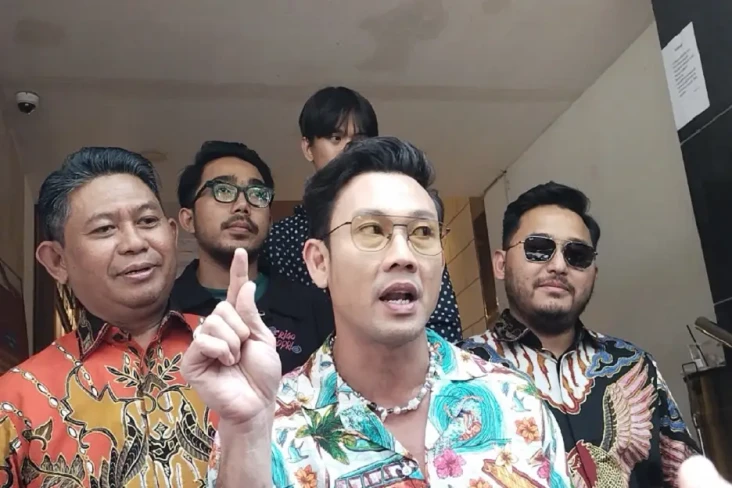 Denny Sumargo dan Olivia...