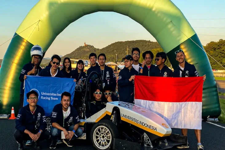 Berlaga di Ajang Dunia,...