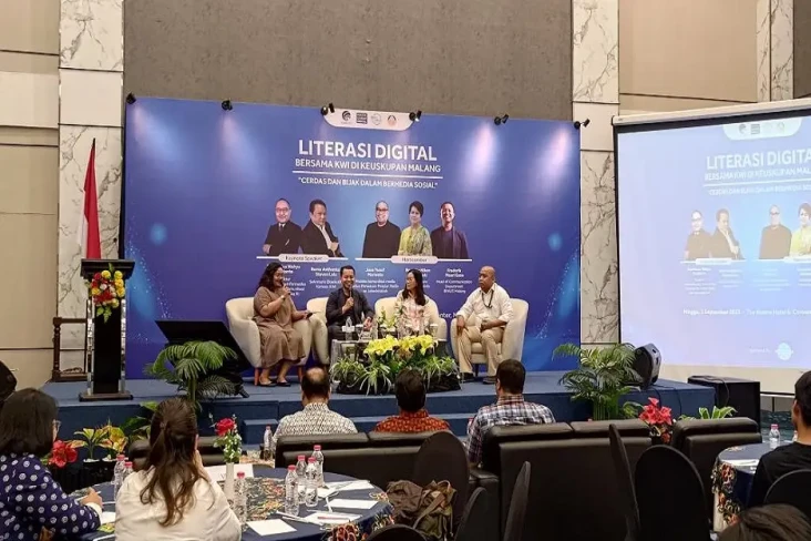 Kemenkominfo dan KWI...