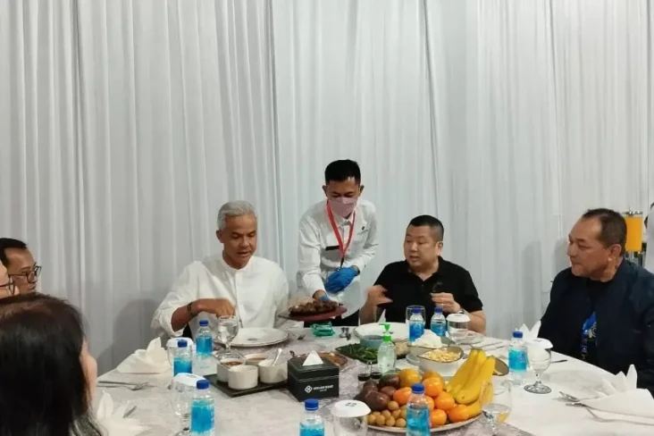Ganjar Makan Malam Bareng...
