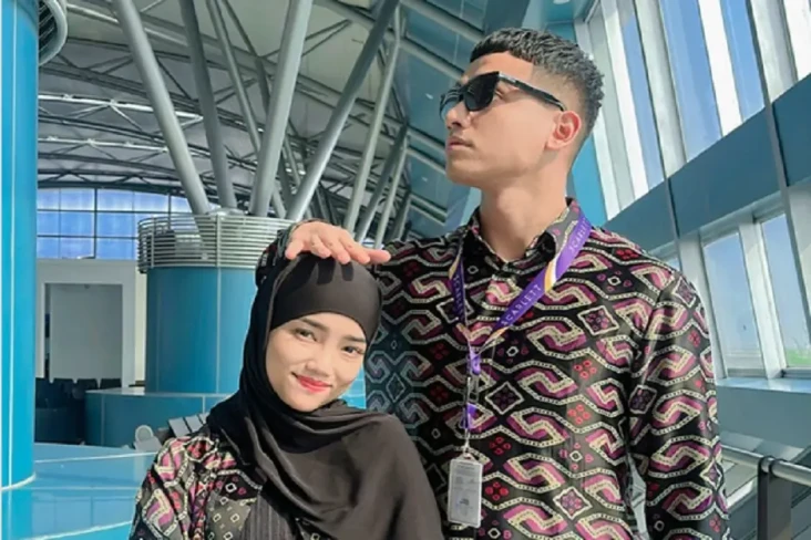 Cantiknya Fuji Pakai...