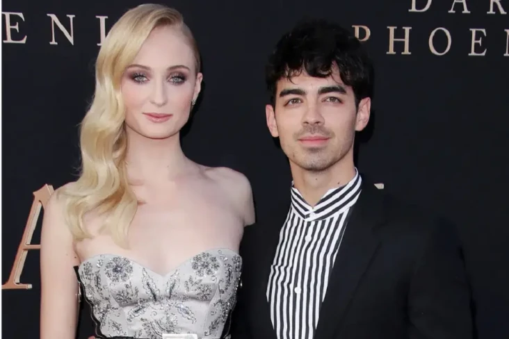 Joe Jonas Melakukan...