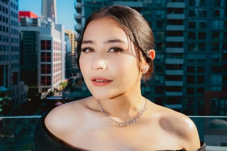 Prilly Latuconsina Foto...