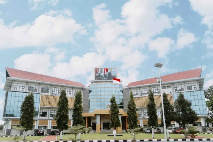 5 Kampus di Indonesia...