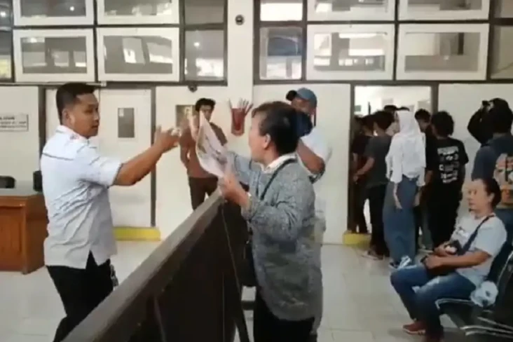 Sidang di PN Palembang...