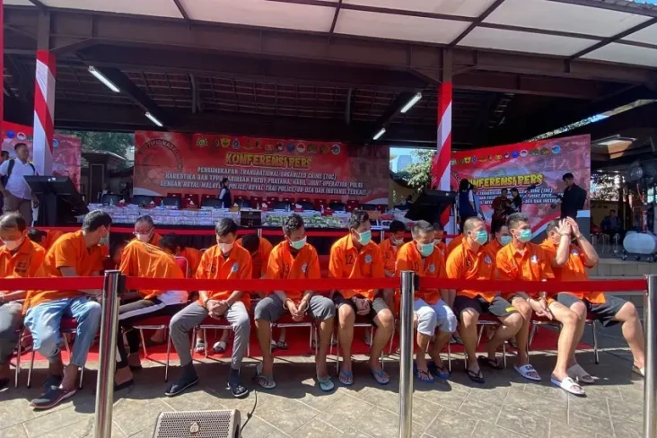Buru Bos Narkotika Fredy...