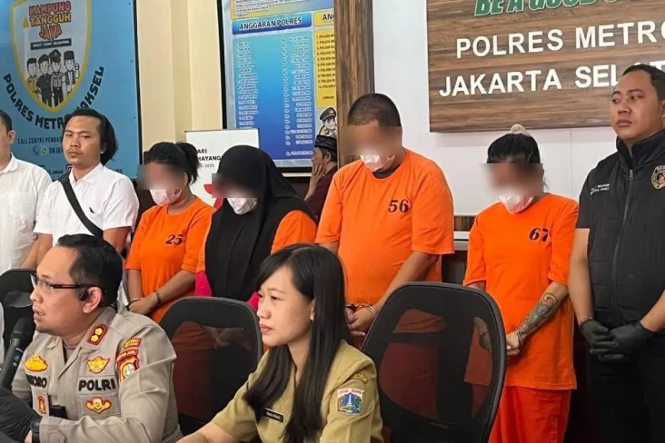 Pasutri Ditangkap Pesta...