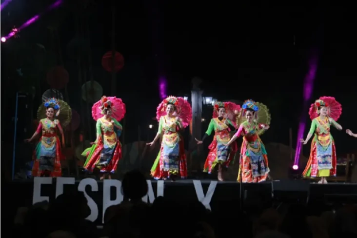 Kebaya Menari Meriahkan...