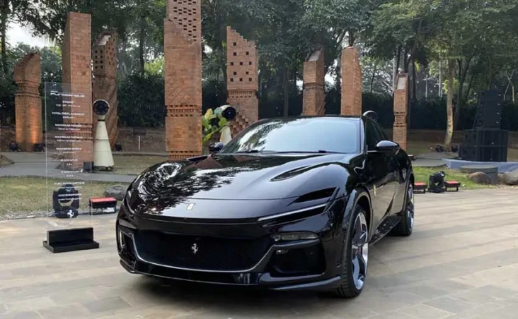 Ferrari Purosangue Resmi...