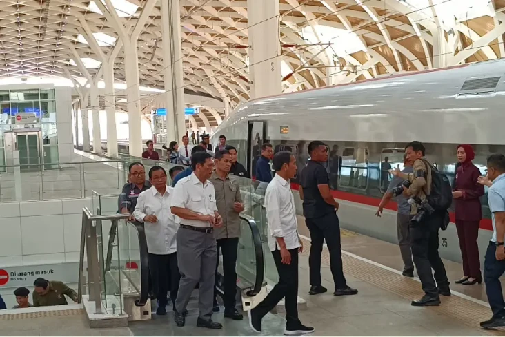 Sensasi Menjajal Kereta...