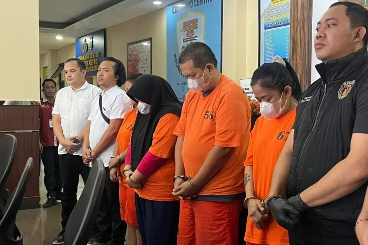 Pesta Seks di Apartemen...
