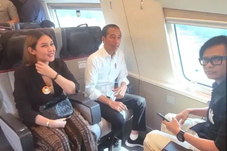 Jokowi Jajal Kereta...