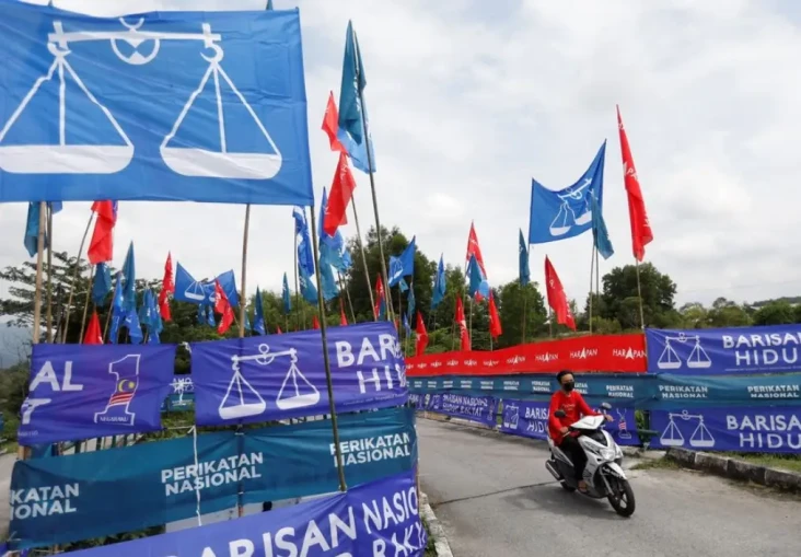 Warga Malaysia dan Indonesia...