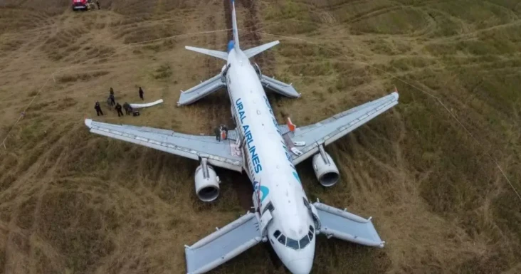 Pesawat Ural Airlines...