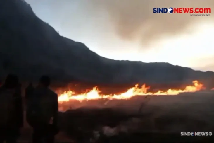 Gunung Bromo Terbakar,...