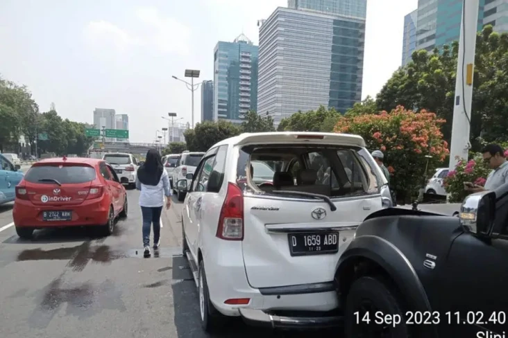 Tabrakan Beruntun di...